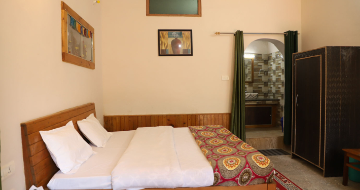 Hills & Valley View Room